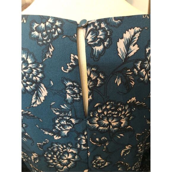 Banana Republic Blue and Antique Pewter Floral Blue Pearl Snap Ruffle Cuffs Size - Picture 10 of 15